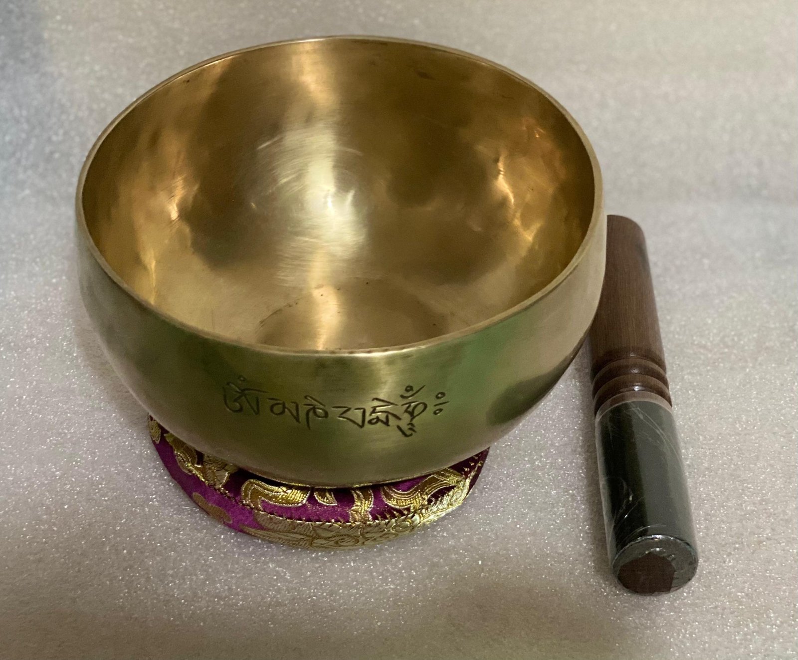 Tibetan Metal Singing Bowl – Handmade 17cm Sound Bowl Tibetan metal singing bowl, 17cm handmade set with silk cushion