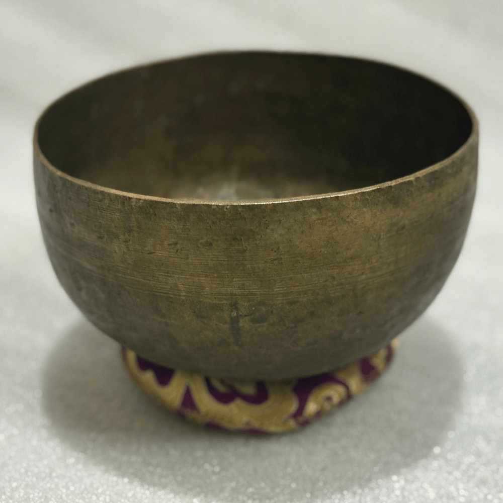 Old Tibetan Singing Bowl – Rare 18cm Antique Hand-Hammered Bowl Old Tibetan Singing Bowl – Rare 18cm Antique Hand-Hammered Bowl - Image 5